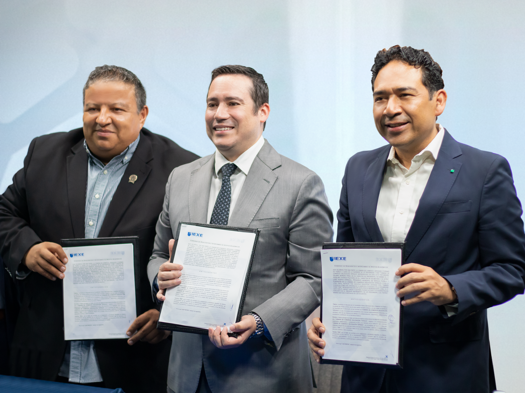 IEXE firma alianza con la Cámara de Comercio de Tepeaca - IEXE